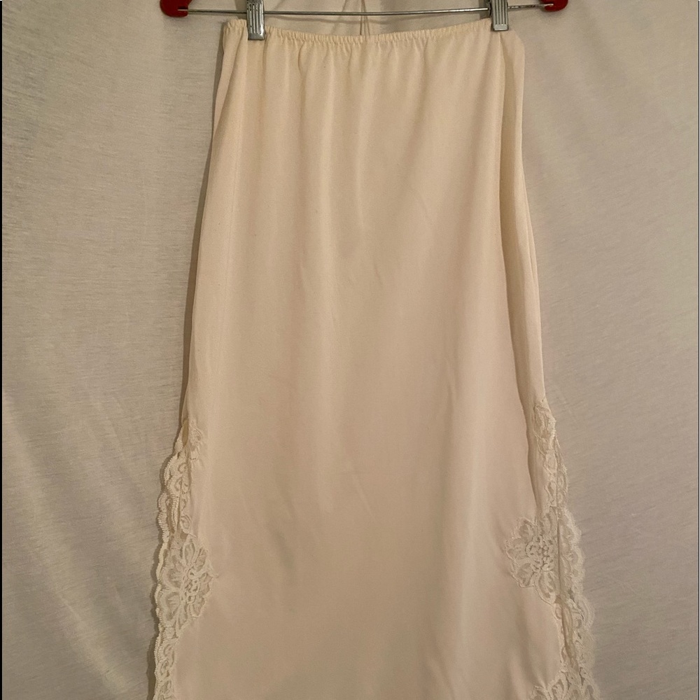 Avian Vintage Ladies LongHalf Slip SizeS 19”Splits